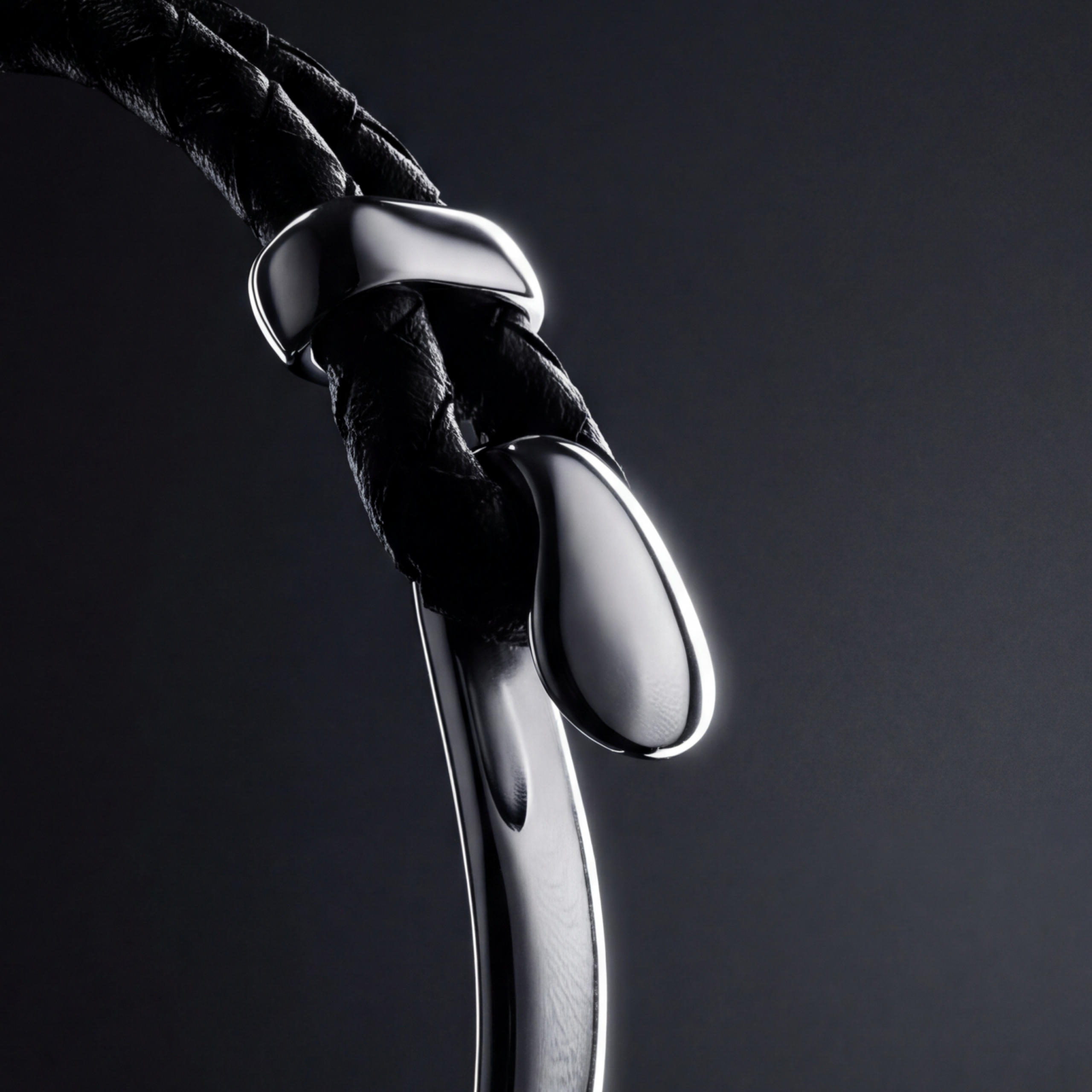 Black Leather Hook Clasp Braided Leather Bracelet — Silver - Afbeelding 4