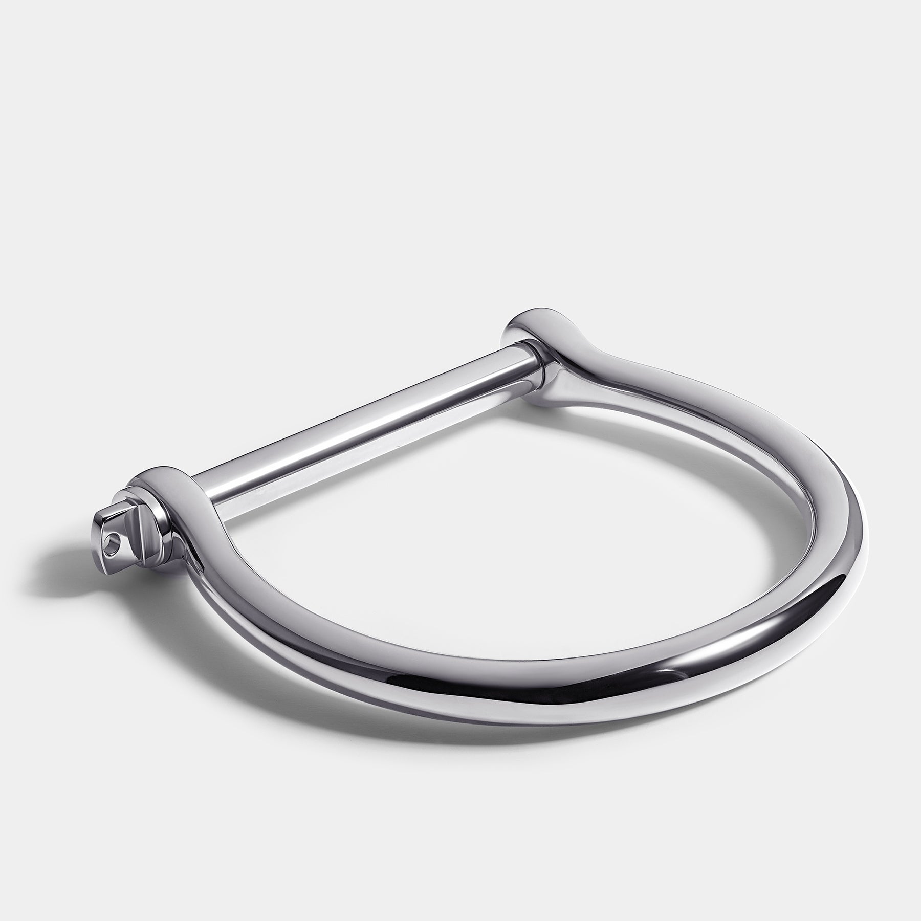 Shackle Clasp Steel Bangle — Silver - الصورة 2
