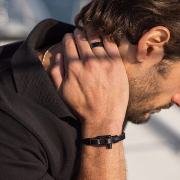 Shackle Clasp Leather Bracelet — Black